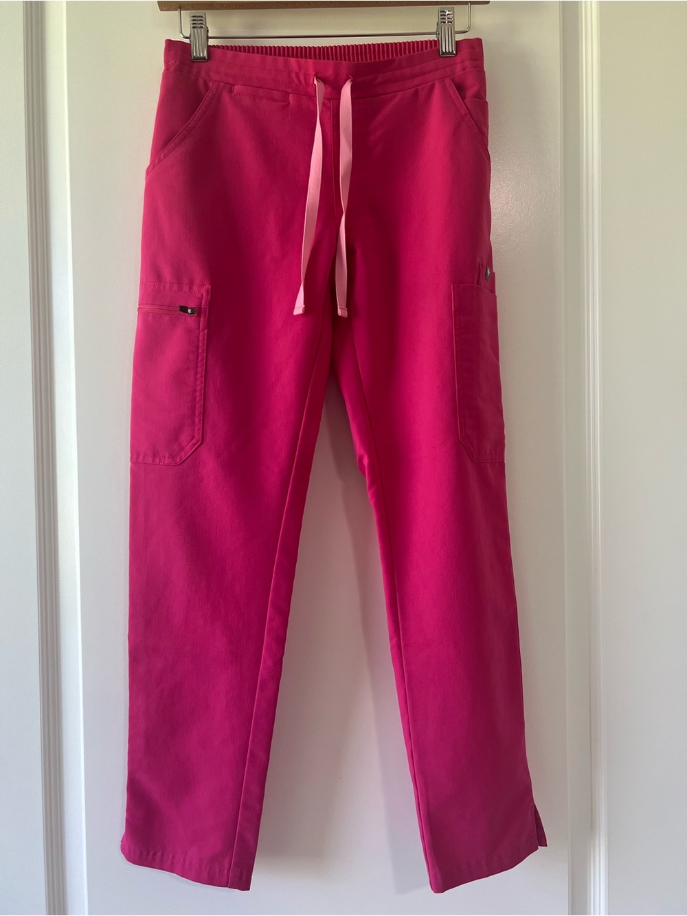 FIGS Hot Pink Yola Straight Cargo Scrub Pants Elastic Back Women XXS/P Petite